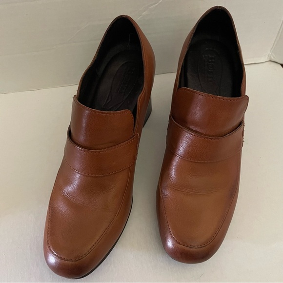 BORN Leather Raised Loafer slip on shoe, English Tan
Size 7, Like New - Picture 1 of 16